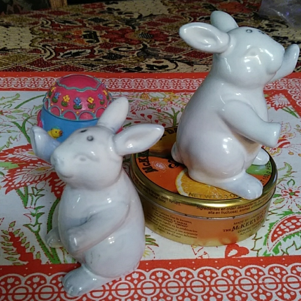 Bunny salt and pepper